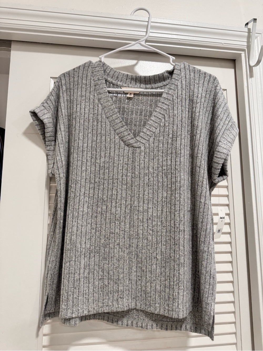 Lucky Brand Gray Ribbed V-Neck Knit Top